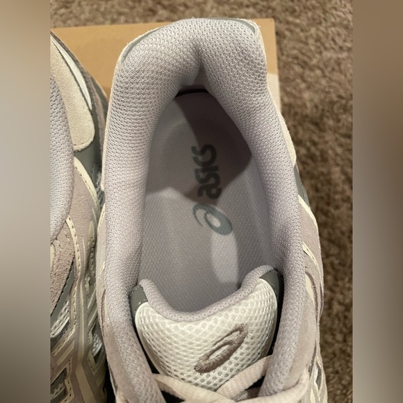 ASICS GEL-NYC cream/ oyster grey men’s US size 11.5 - Picture 14 of 16